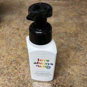 Love always wins foaming hand soap